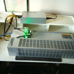 Antminer R4      7-9 THS plus power supply apw3